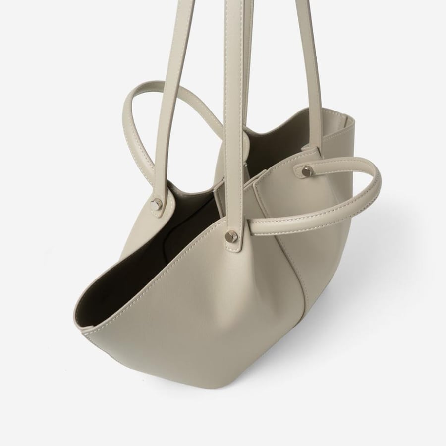 شنطه كريستينج  - BRIGITTE TOTE BAG