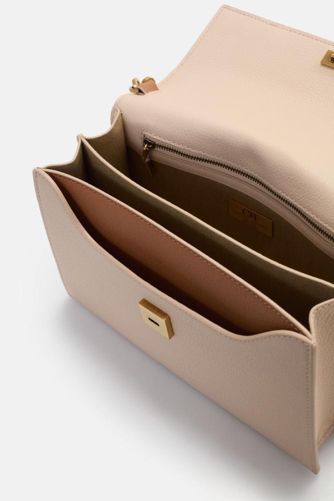 شنطه كارولينا هريرا Doma Insignia Shoulder | Medium Shoulder Bag
