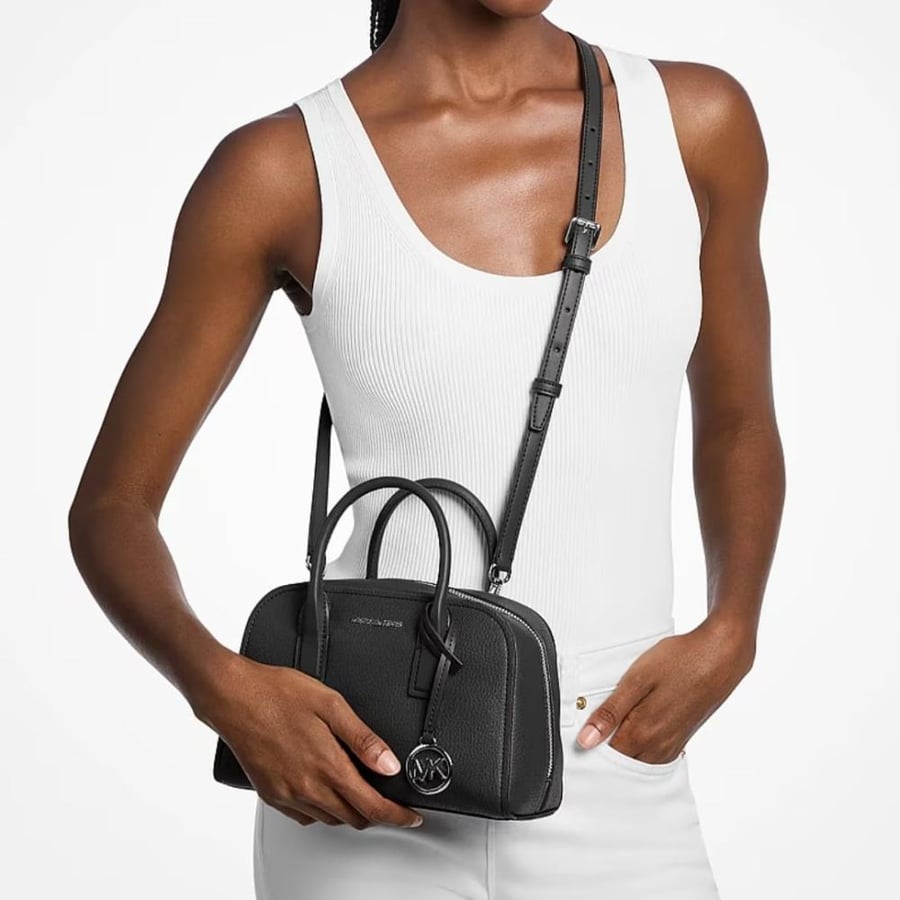 شنطه مايكل كورس Ashton Small Messenger Bag