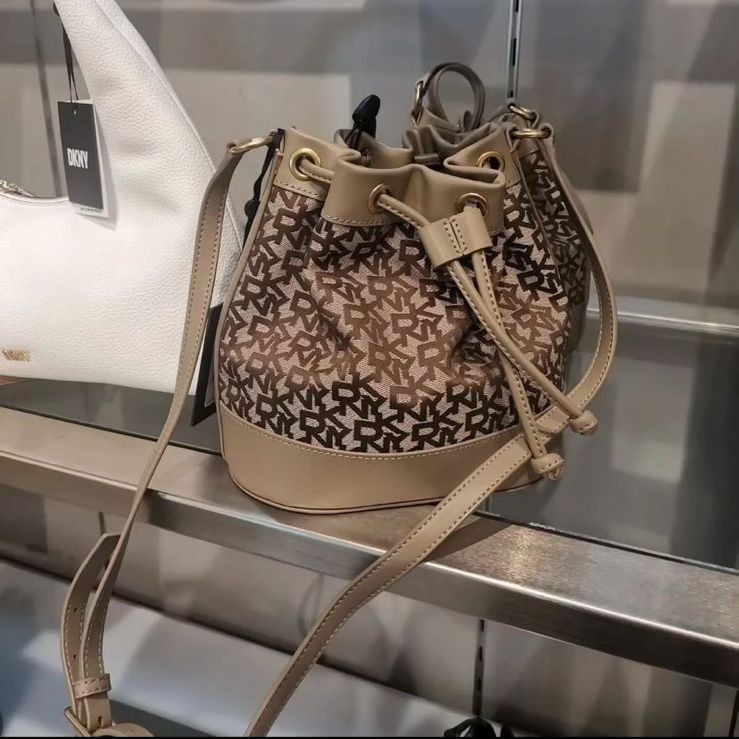 حقيبة دكني - DKNY