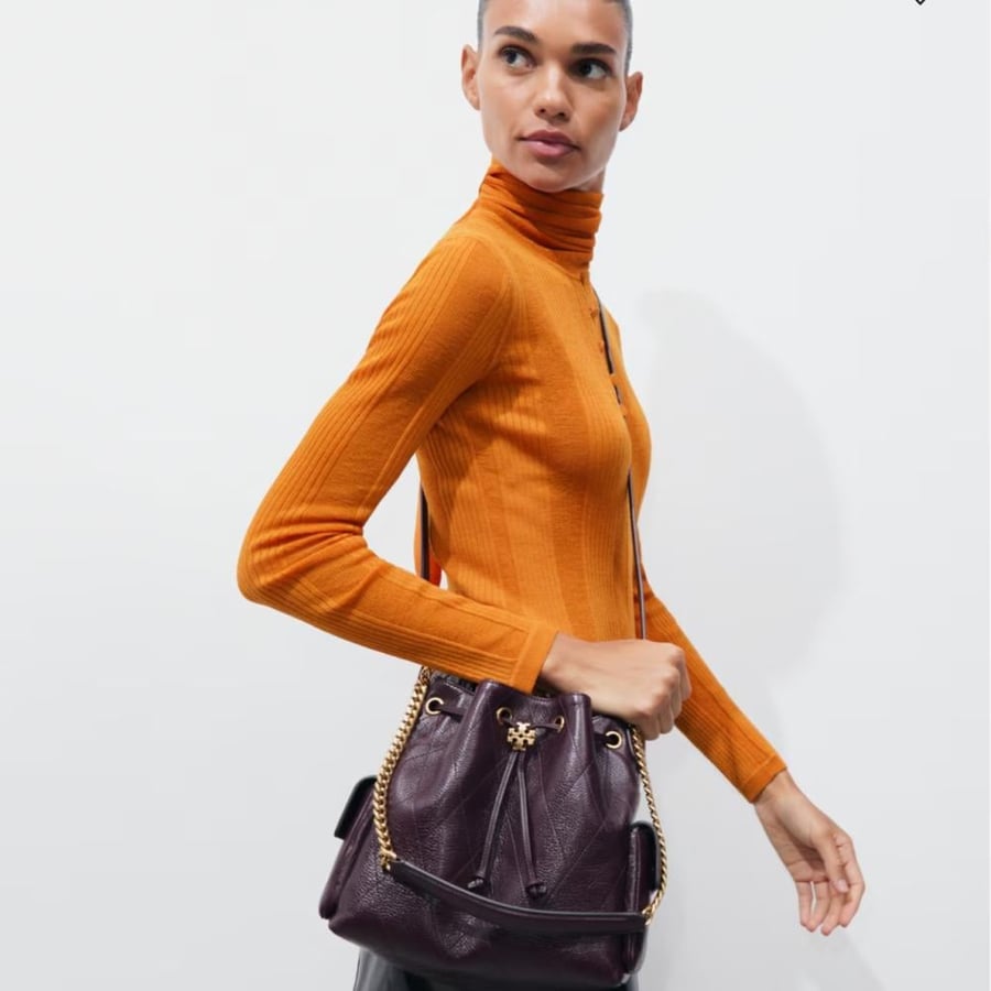 حقيبة توري بورش شارلي الحجم الصغير CHARLIE QUILTED DRAWSTRING SHOULDER BAG