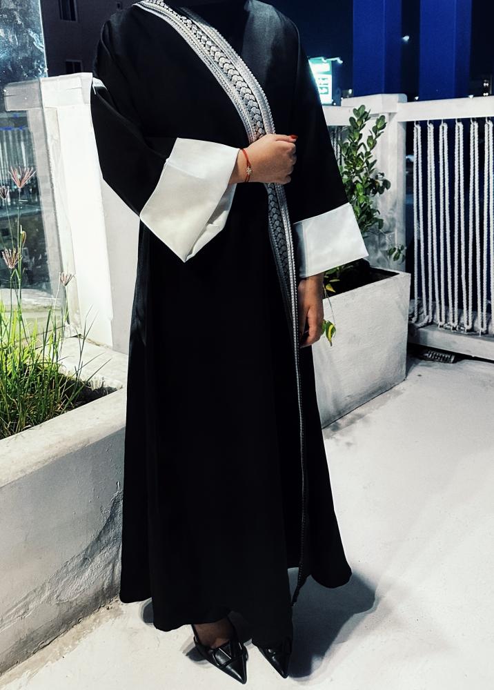 عباية دينا