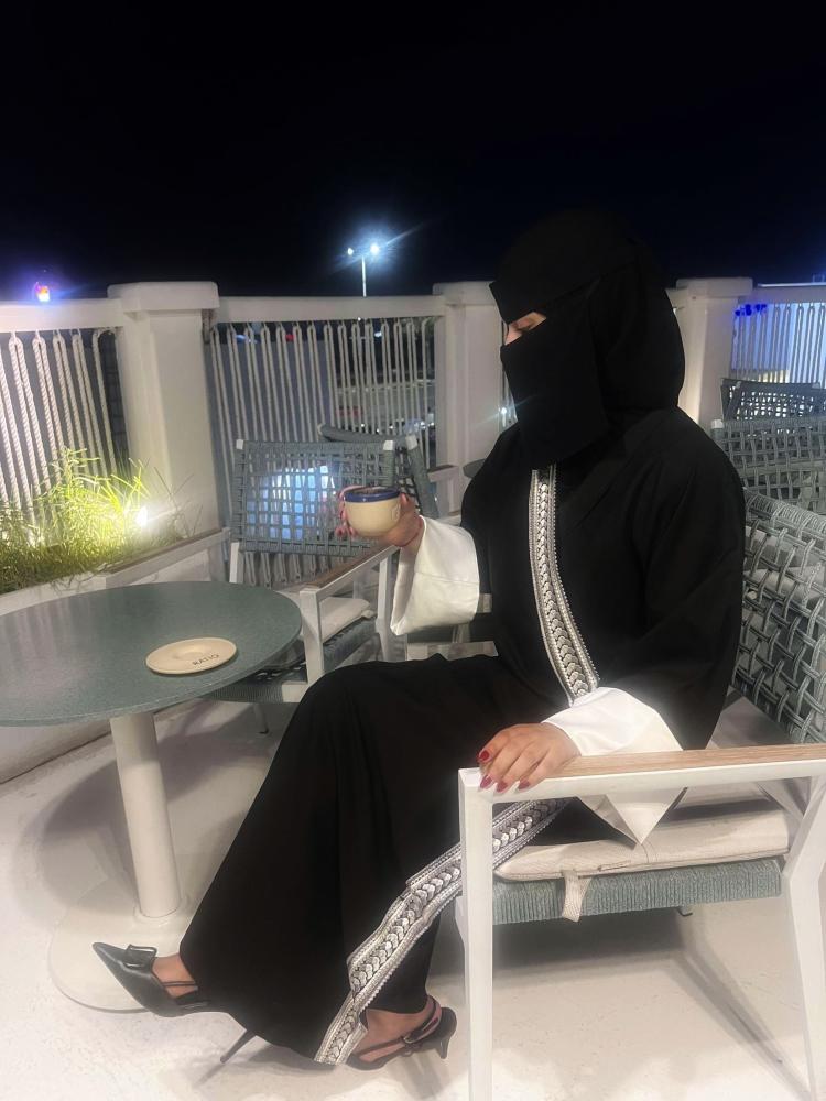 عباية دينا