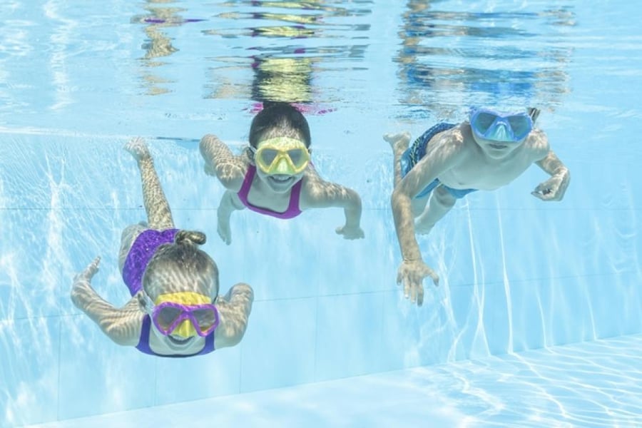 Kids swimming goggles with one lens from Bestway