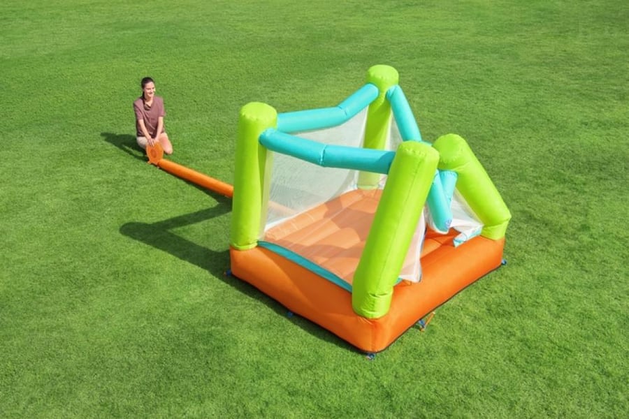 Inflatable jumping game for children 1.94m×1.83m×1.12m Bestway (Jump and Soar Mega Bouncer !)