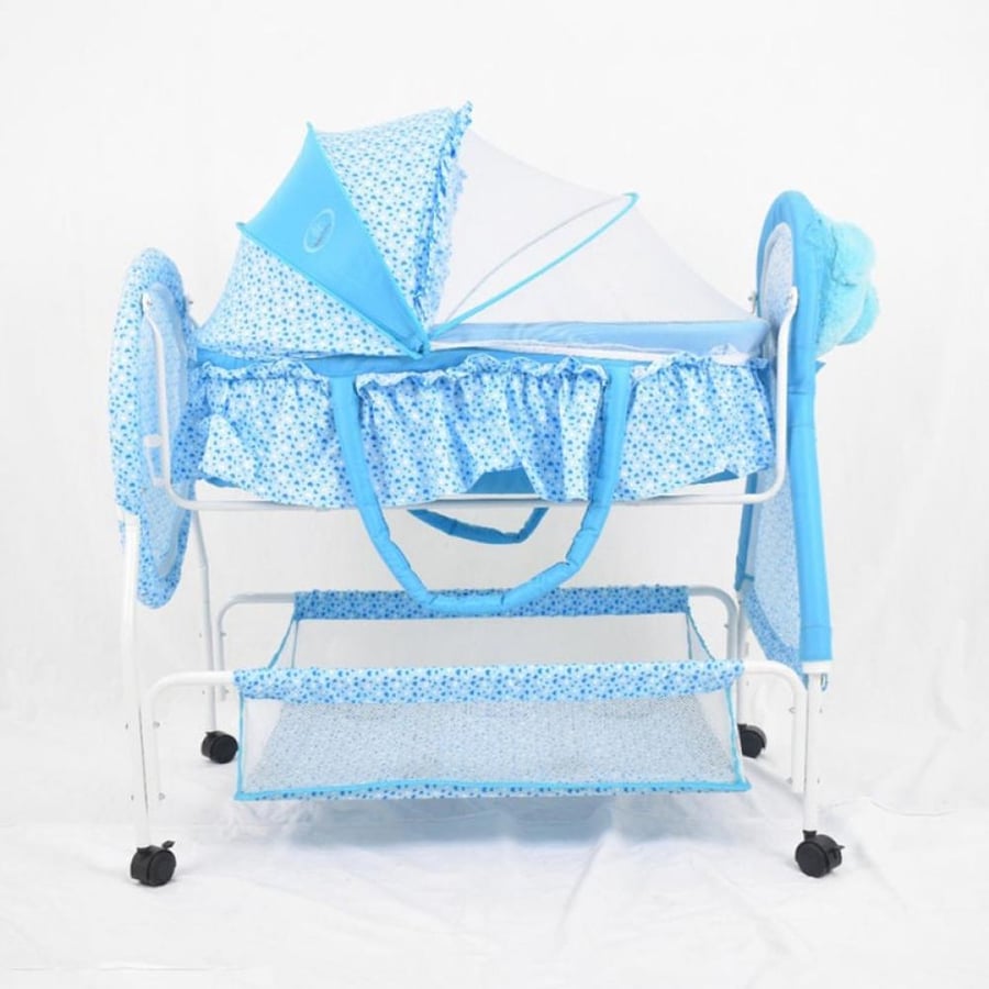 Children's bed with a mosquito net and an elegant design