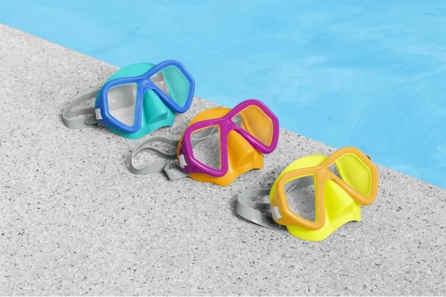 Kids swimming goggles with one lens from Bestway