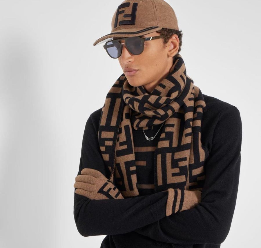 وشاح فندي بني واسود  FF Scarf