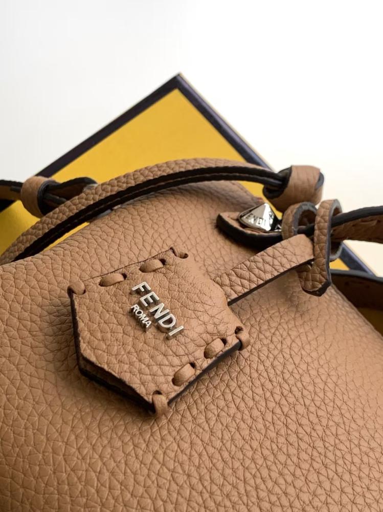 شنطة فندي FENDI bag