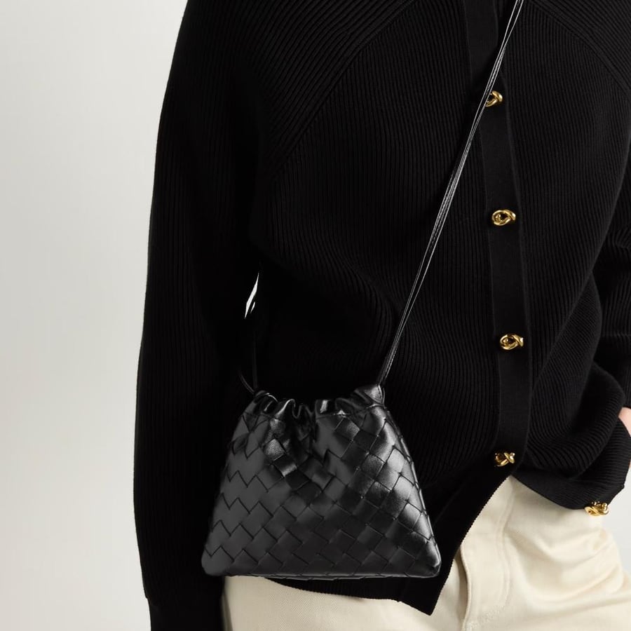 شنطة بوتيغا BOTTEGA VENETA Intrecciato leather pouch
