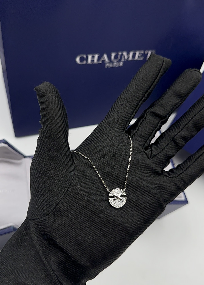 Small silver Chaumet circular pendant