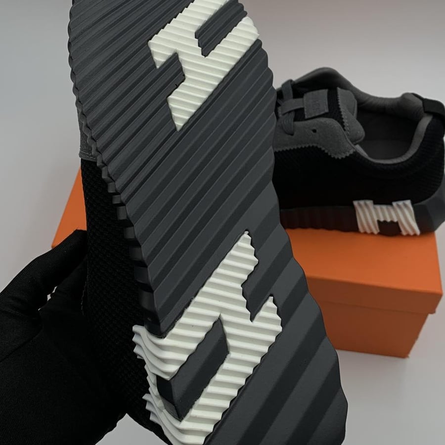 حذاء ارميز اسود Bouncing sneaker