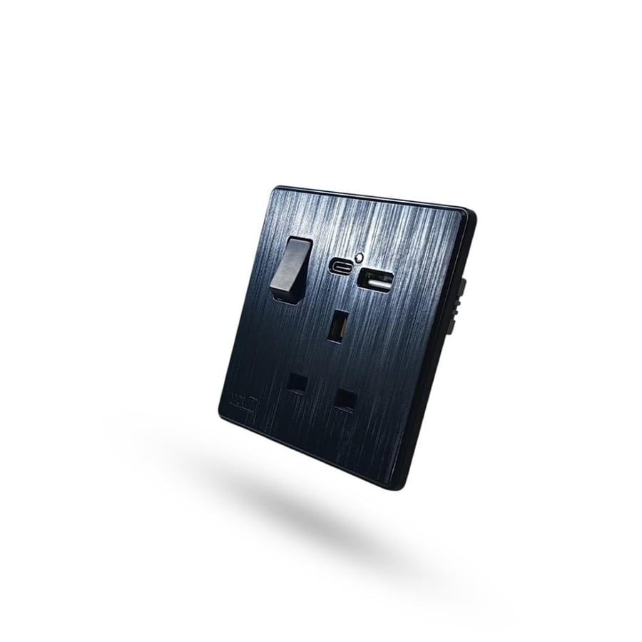 فيش ثلاثي مع مدخل usb ومدخل type c