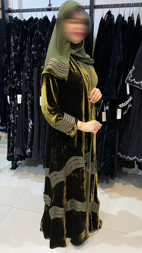 الأسود ملكي والزيتي