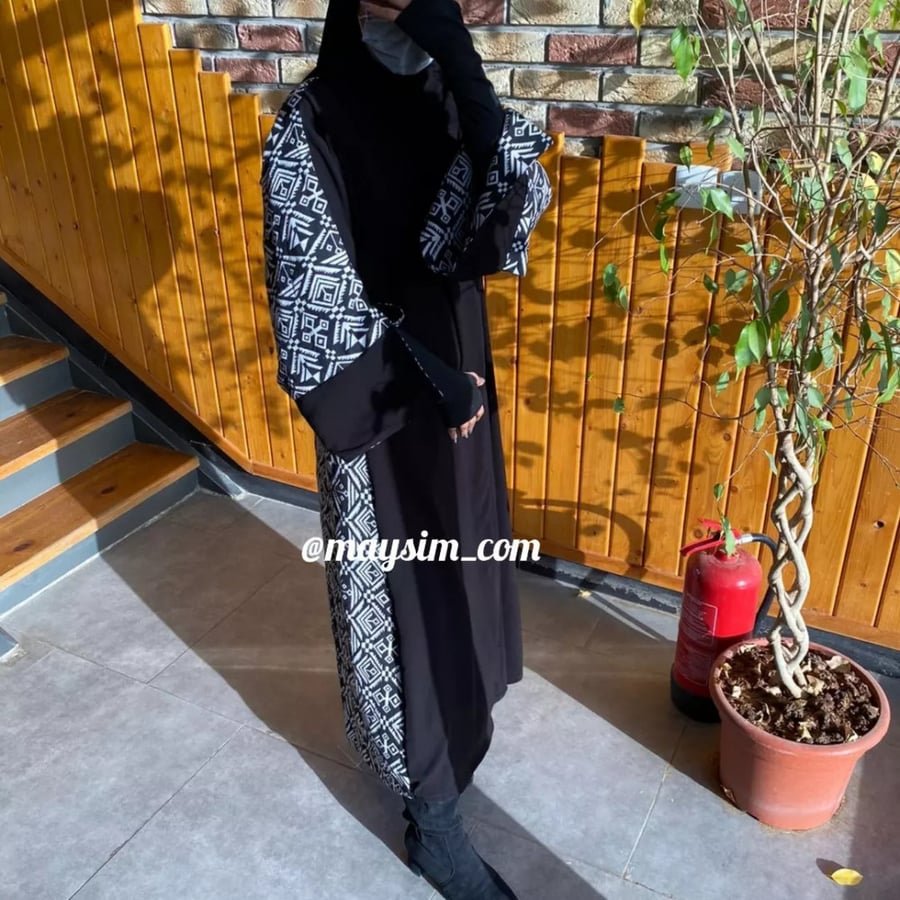عبايه بقماش كريب +سدو _m269