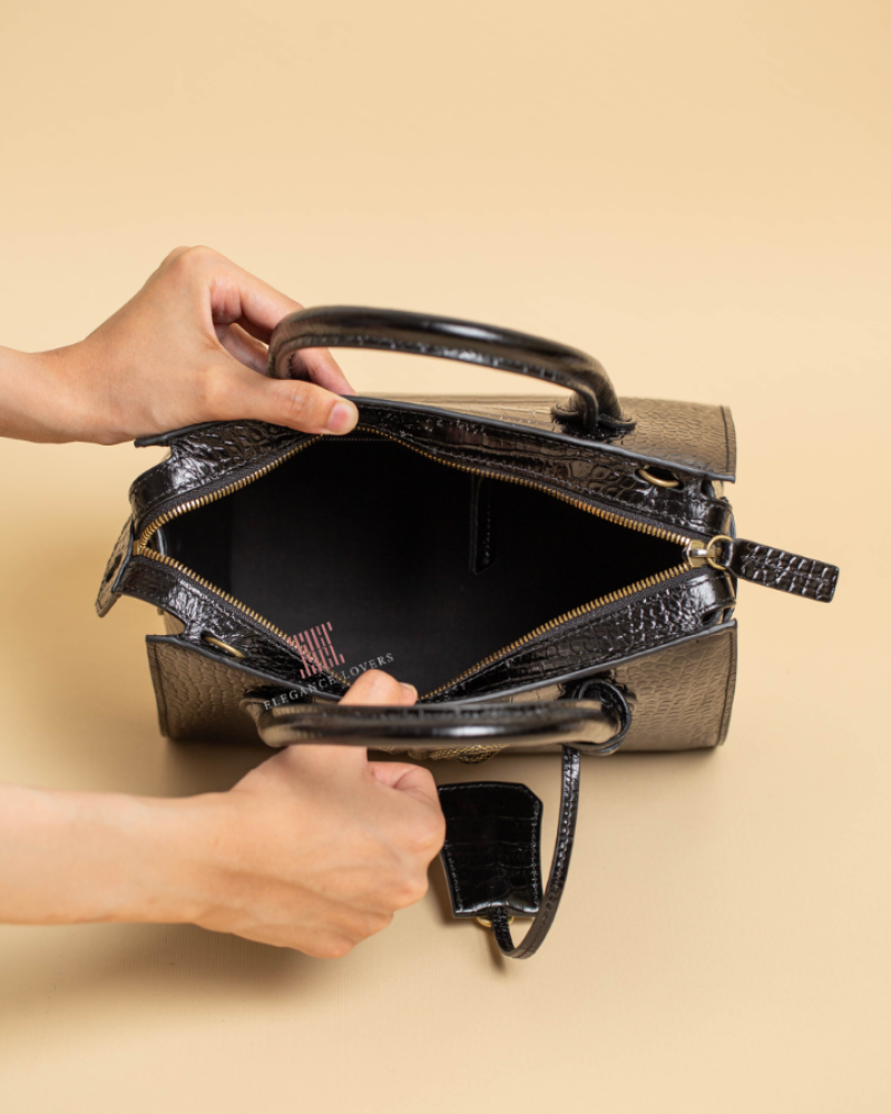 شنطة كتف ماركة روبرتو كافالي Black Croco