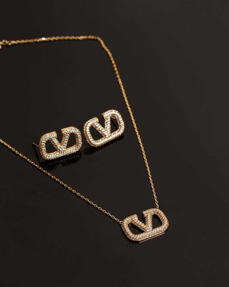 طقم سلسال + حلق فلنتينو ديزاين ماركة Elegance Lovers