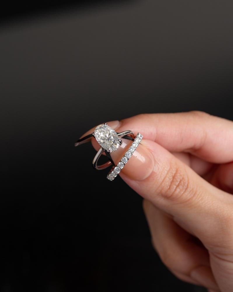 طقم خواتم White OVAL Set فضة مُرصعة بحجر المويسنايت VVS1 ماركة Elegance Lovers