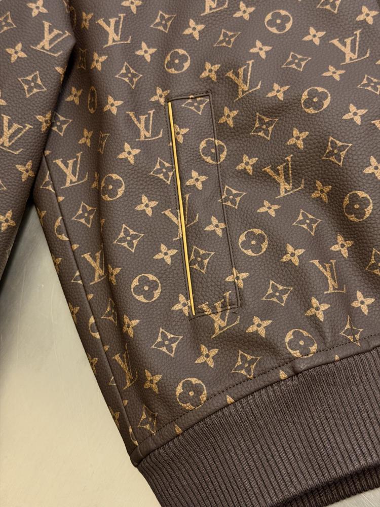 جاكيت L.V