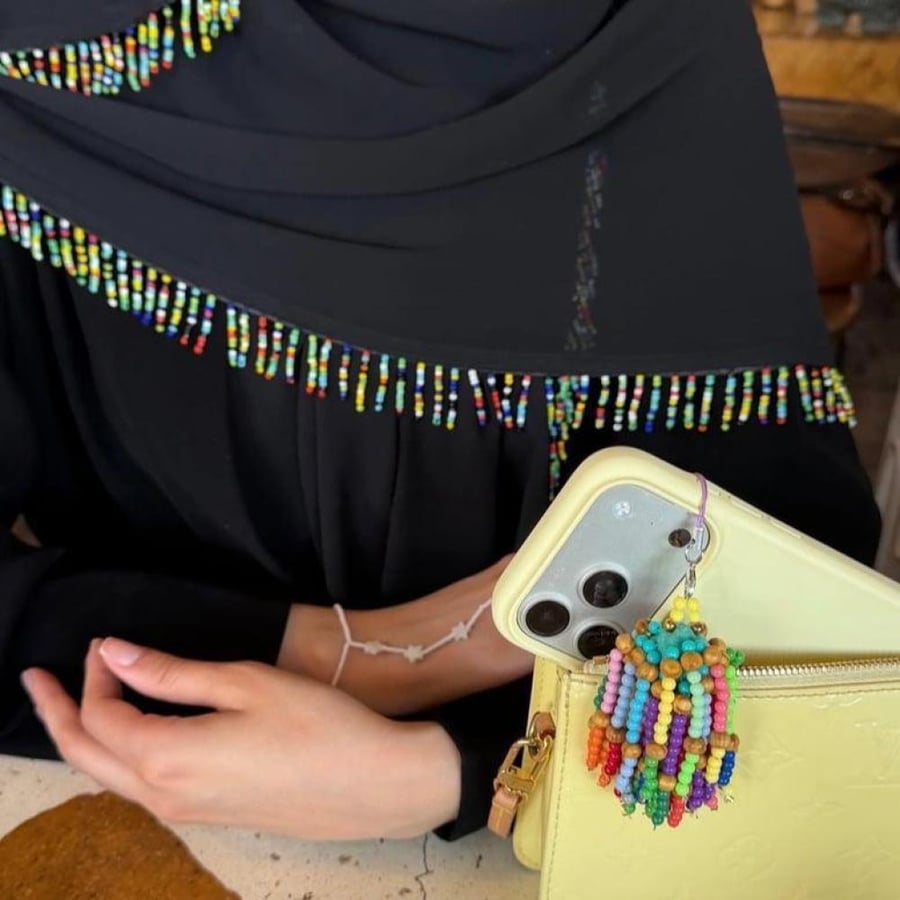طرحه لون اسود بخرز هدب مموج قولد
