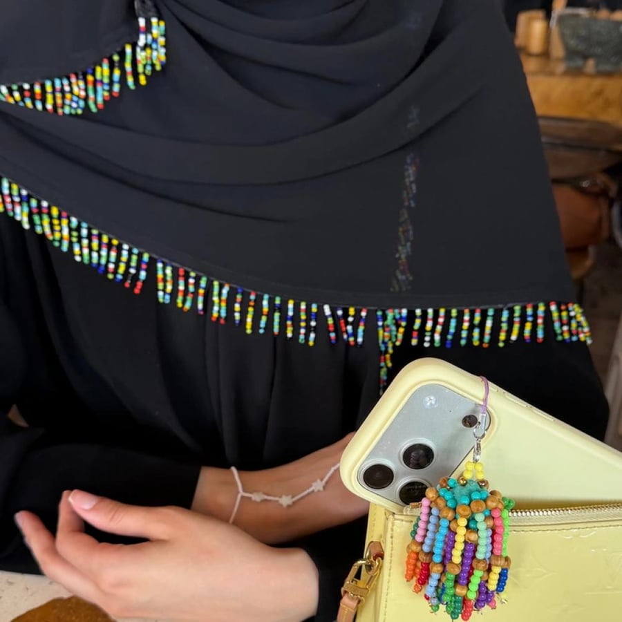 طرحه لون اسود باحجار و خرز هدب شغل يد