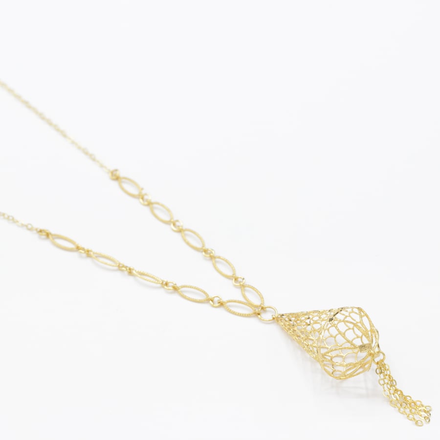Gold prayer bead bracelet 21 karat modern and distinctive Gulf design