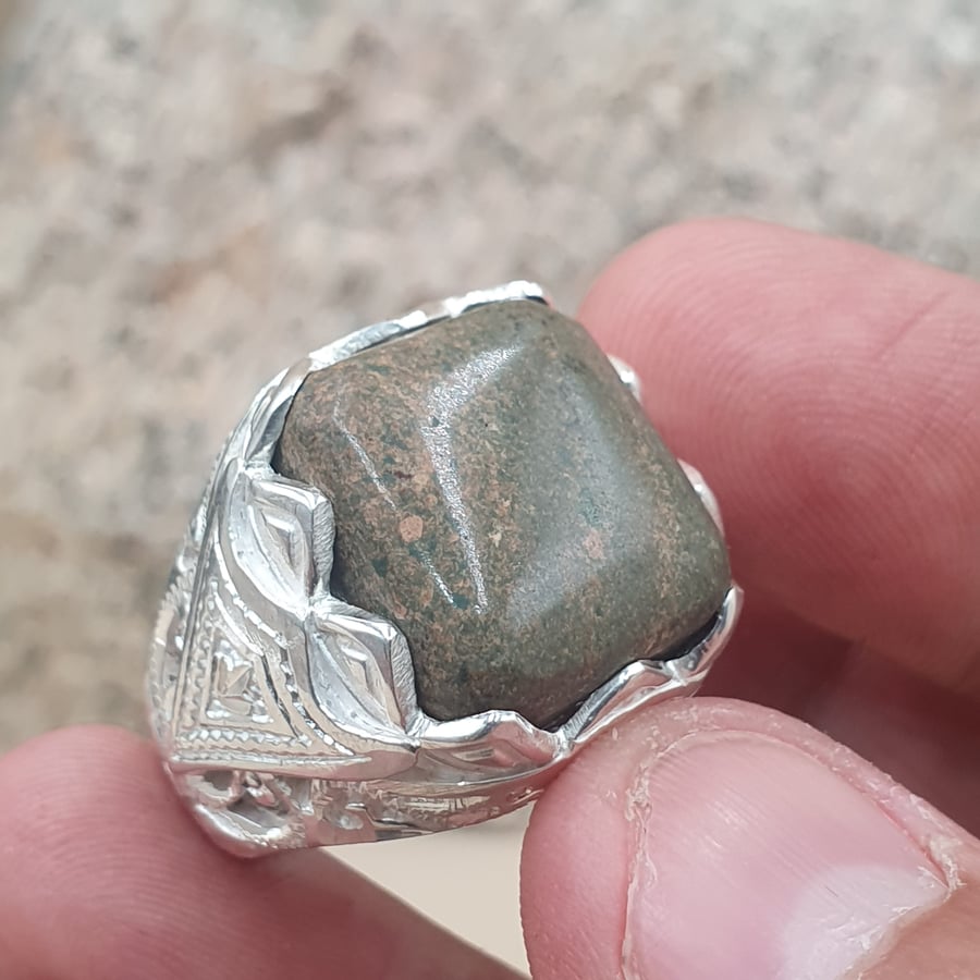 خاتم جبل احد العشبي موديل حجازي