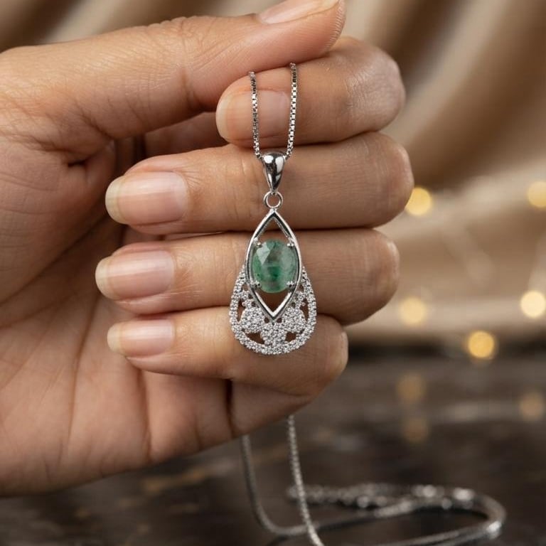 A pendant of natural emerald stone, 925 silver, with a chain as a gift