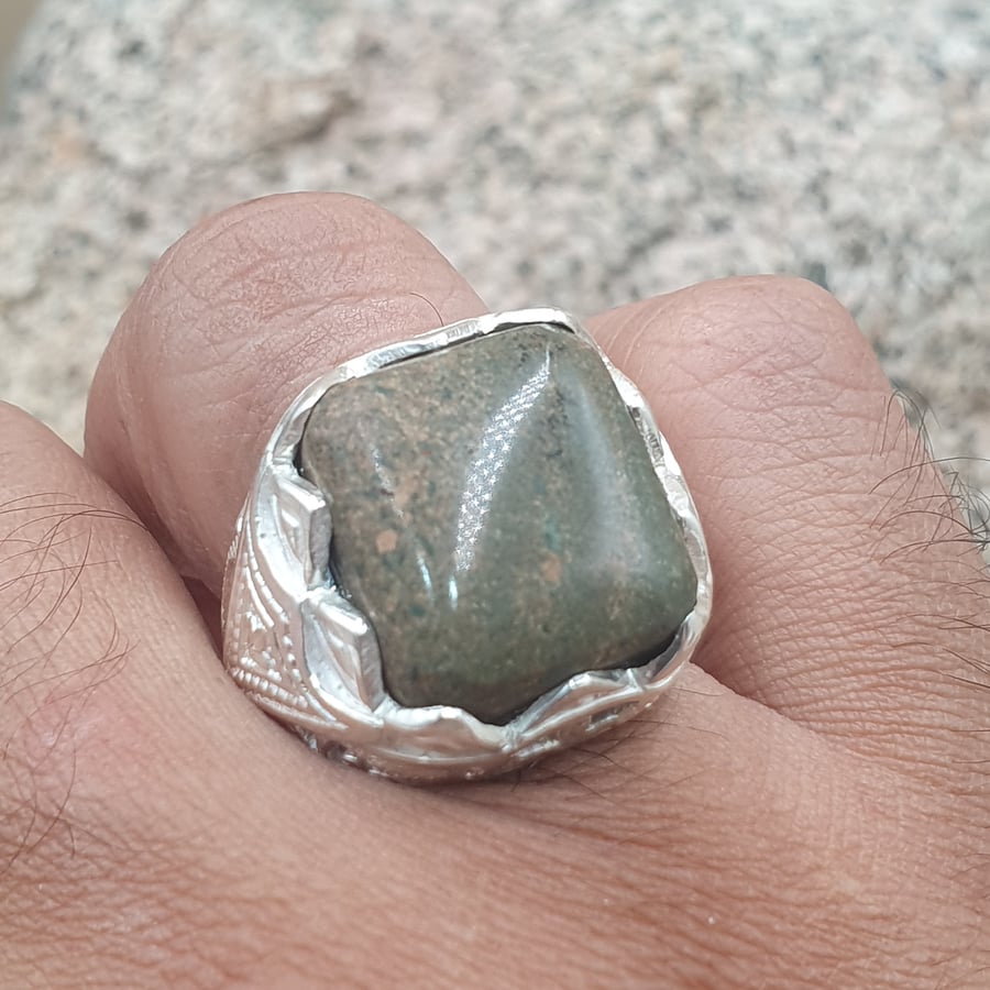 خاتم جبل احد العشبي موديل حجازي