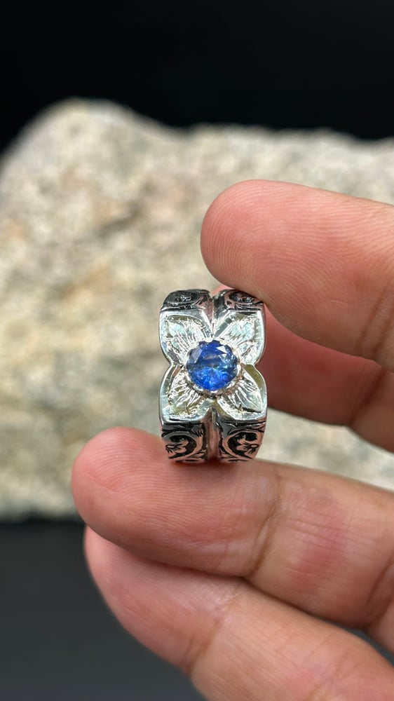 خاتم ياقوت ازرق غامق سرلنكا بشهاده مويل لكس الشريف