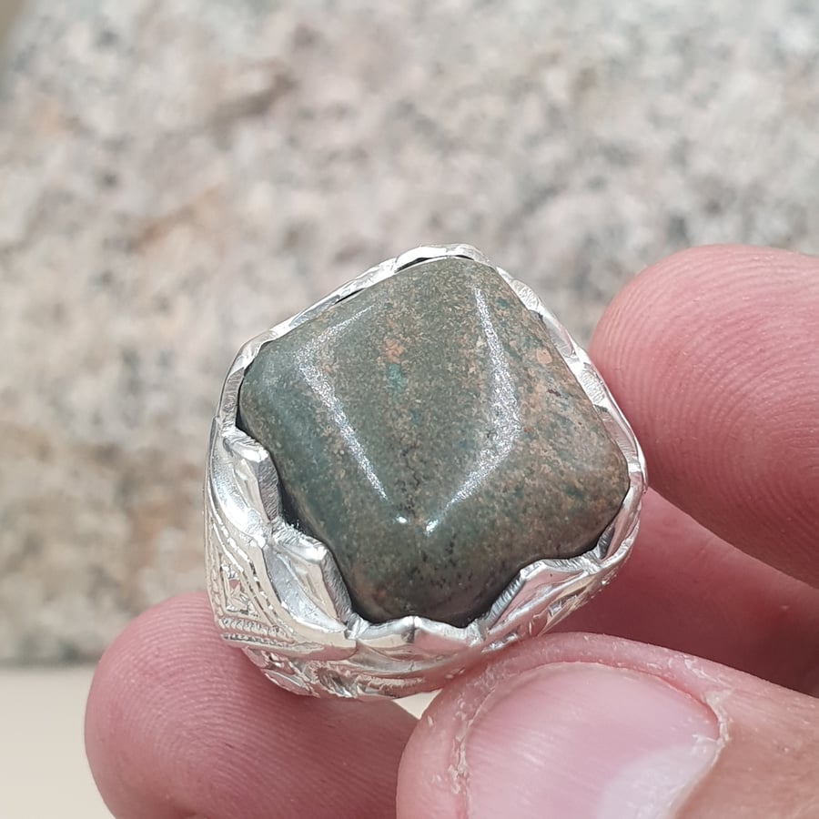 خاتم جبل احد العشبي موديل حجازي