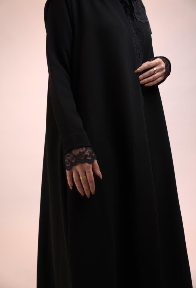 عباية كريب مع الدانتيل