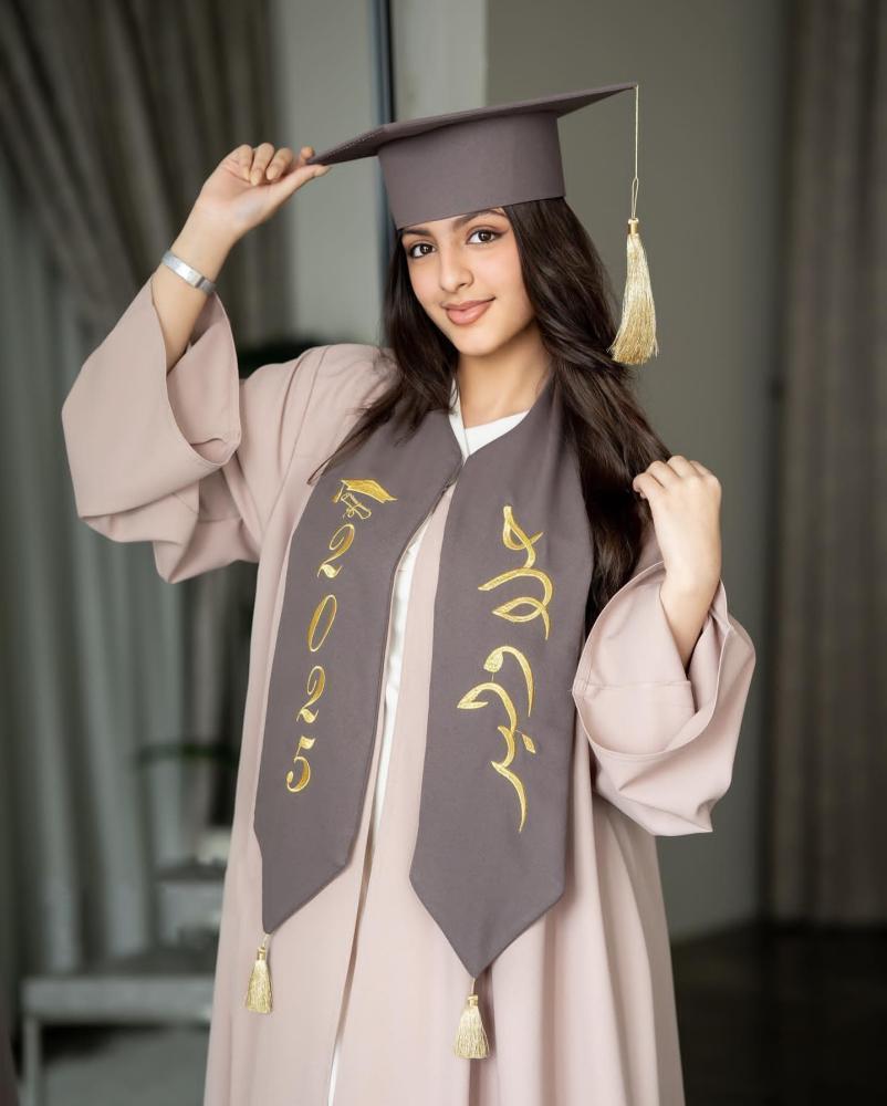 عبايه تخرج 2025