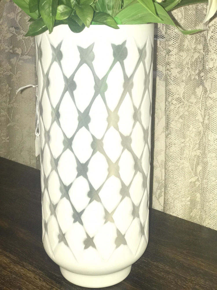 فازة ورد بيضاء