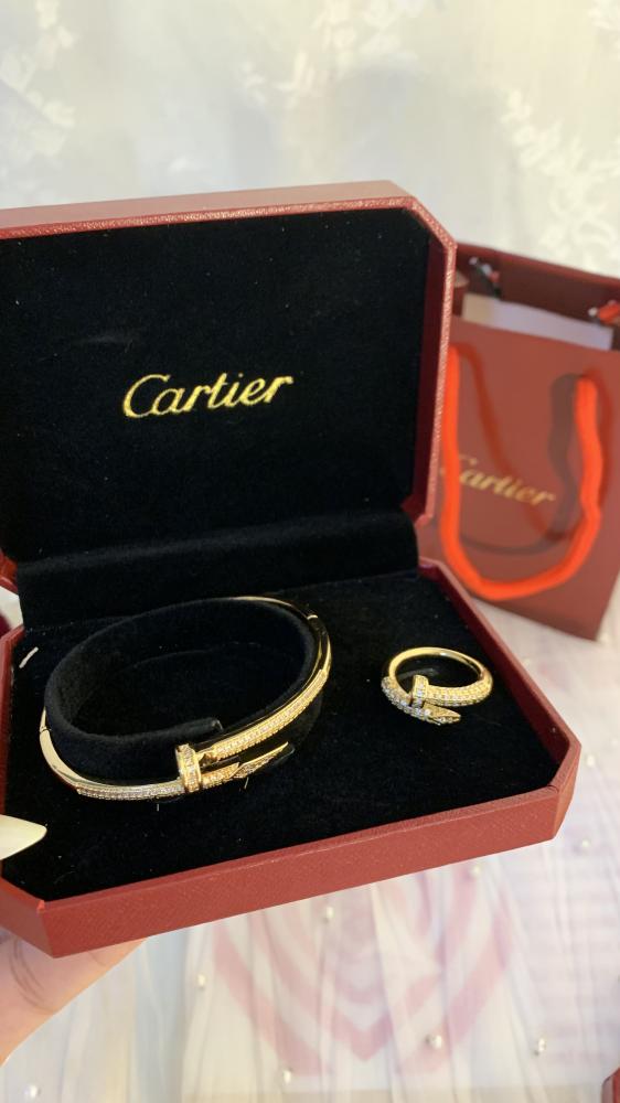 طقم Cartier جوست آن كلو
