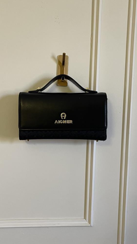 شنطة AIGNER