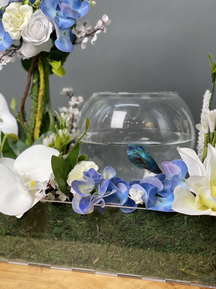Decorative fish tank, artificial flowers