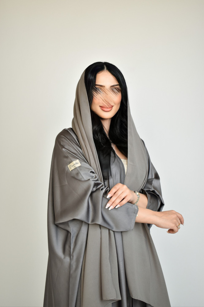 عباية حرير مغسول كوري باللون الرمادي