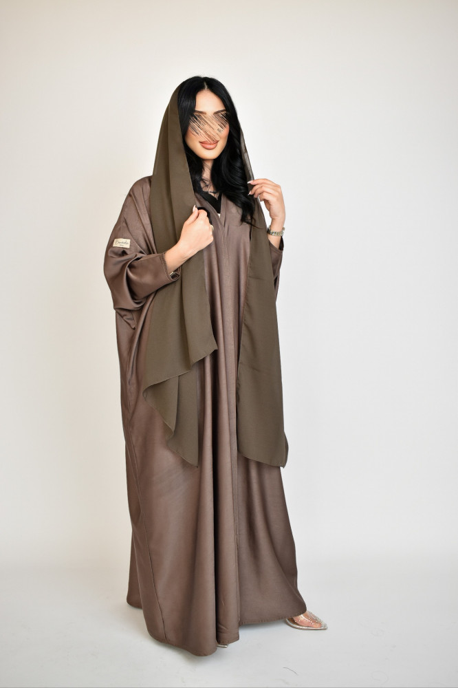 عباية حرير مغسول كوري باللون البني