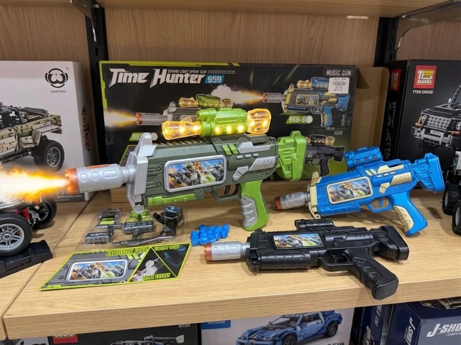 مسدس تايم هنتر Time Hunter 959 — صوت إضاءة رذاذ وموسيقى من عمر 3 سنوات