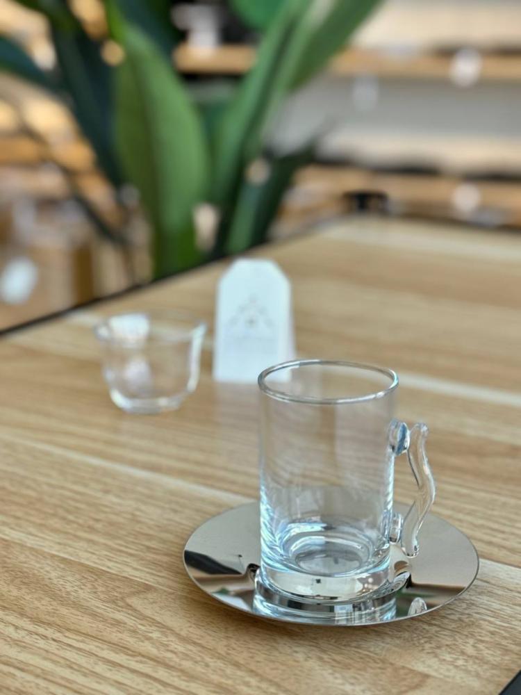اكواب شاي وقهوة