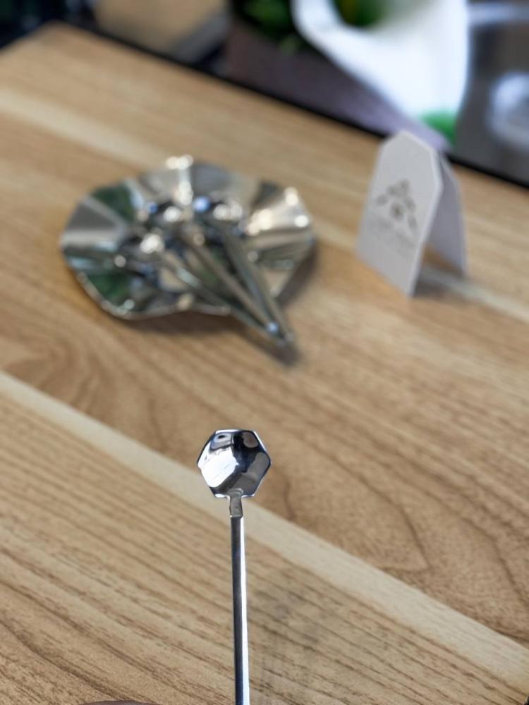 Set of 6 spoons with an elegant and sophisticated design