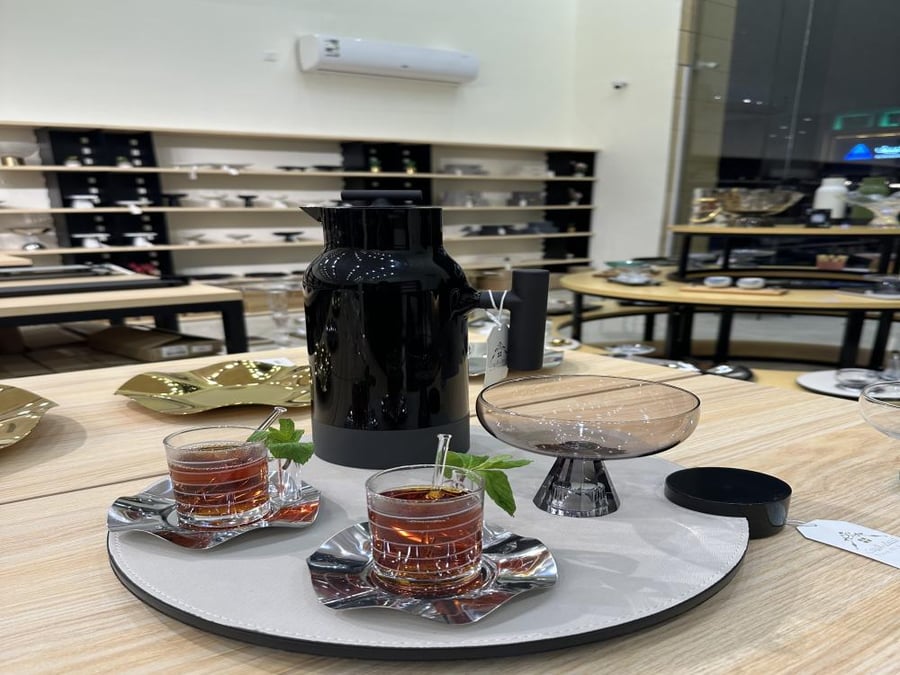 Tea and coffee set 24 pieces with an elegant design and silver color