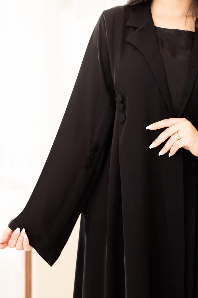 عباية نص كلوش اسود بأزرار
