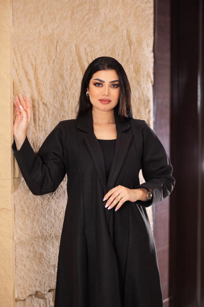 عباية جوخ اسود بكسرات امامية وخلفية