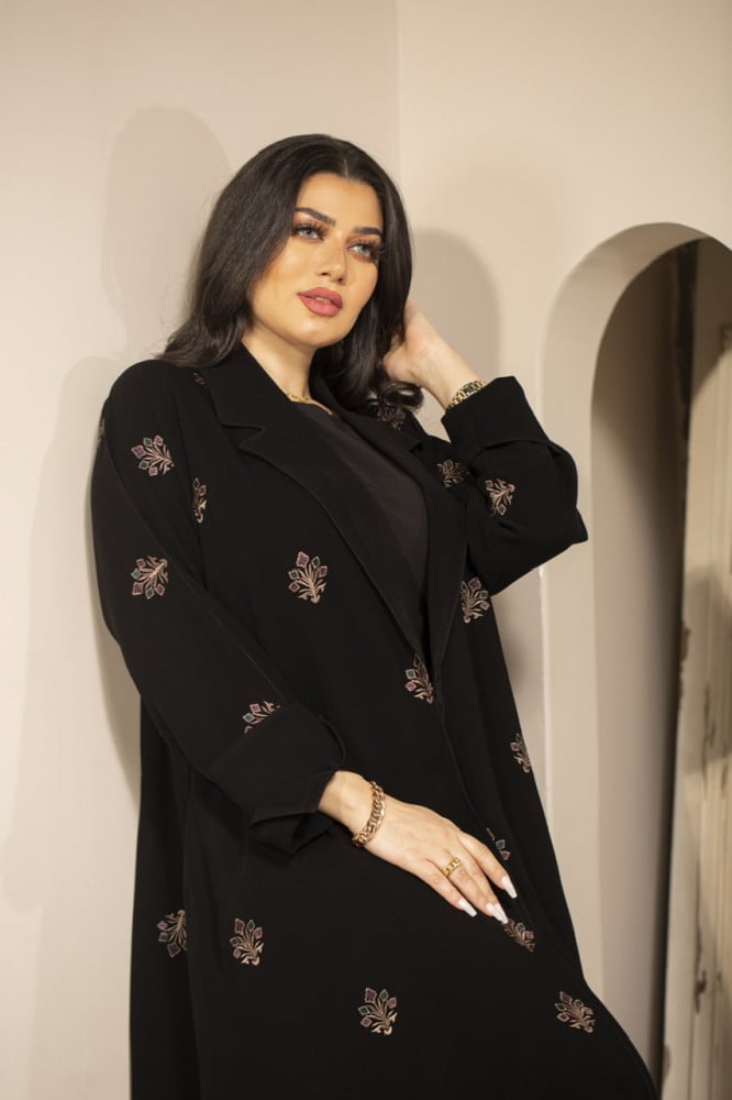 عباية بتطريز خاص
