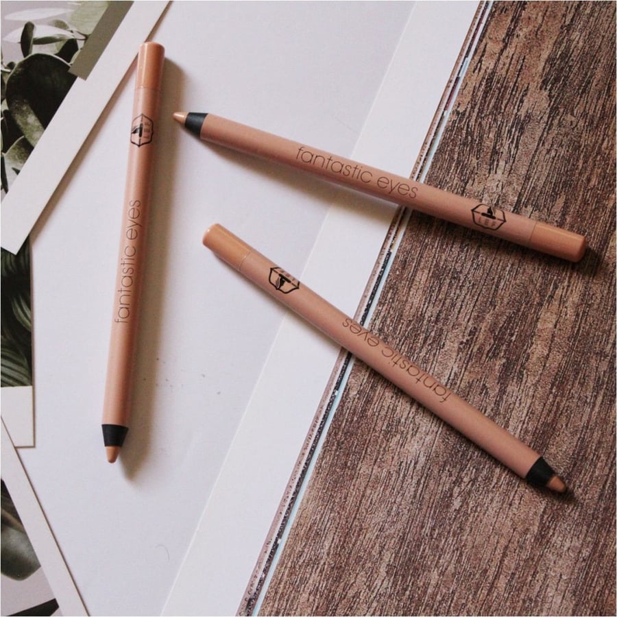 Cream eyeliner pencil for enlarging and illuminating the eye - BEIGE 300