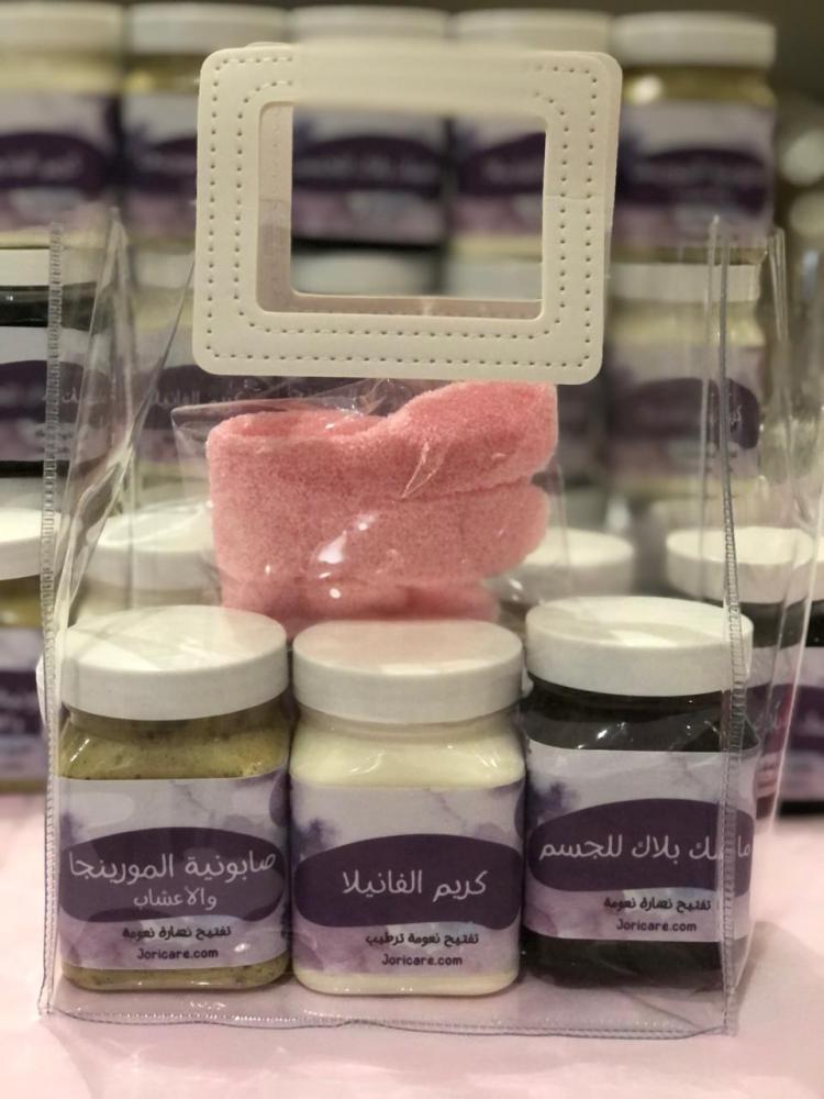 مجموعة التفتيح ( ماسك بلاك للجسم -كريم الفانيلا -صابونيه المورينجا بالاعشاب)