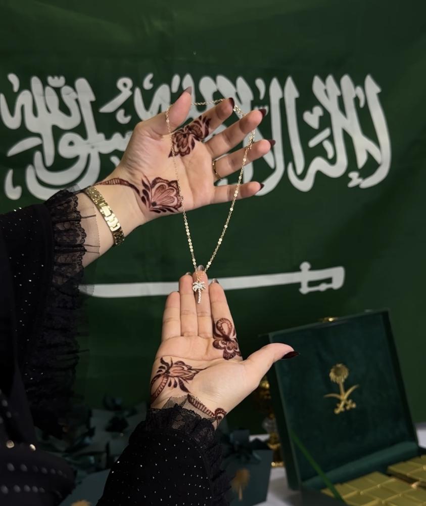سلسلة شعار سيفين ونخلة