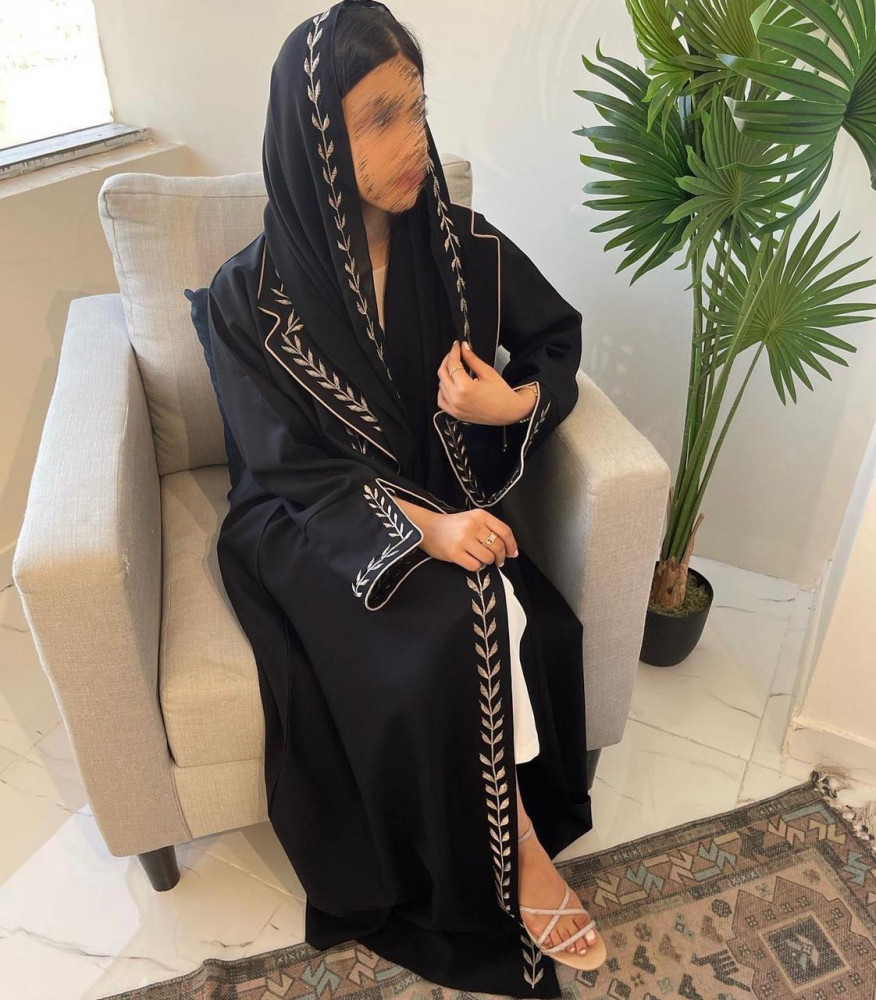 القماش: كريب كتان وتطريز بيج ، متوفر أيضا بتطريز أسود او كحلي